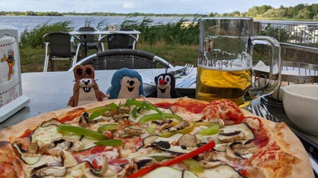 Pizza mit Seeblick Ristorante Bellavista Pizza mit Seeblick Ristorante Bellavista