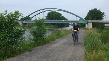 Radler am Mittellandkanal