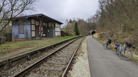 Kanonenbahn-Radweg Bahnhof Großbartloff