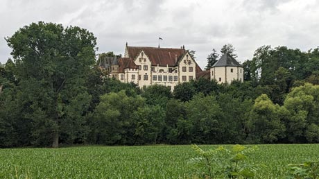Blick zur Burg Jagsthausen Blick zur Burg Jagsthausen