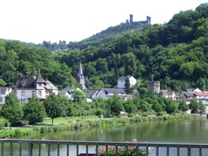 Balduinstein Blick zum Schloss Schaumburg