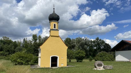 Lech-Radweg Kapelle in Lechmühlen Lech-Radweg Kapelle in Lechmühlen