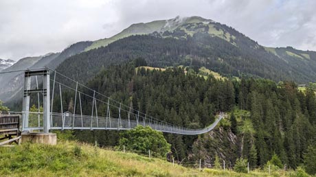 Wanderung auf dem Lechweg Hängebrücke Holzgau