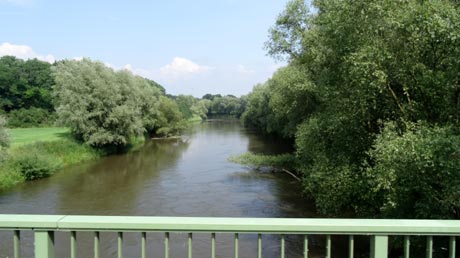 Leine-Heide-Radweg Blick von der Leinebrücke Basse