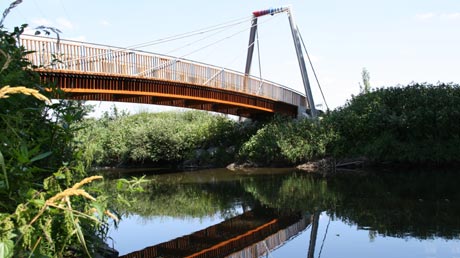 Brücke am Zusammenfluss Roter und Weißer Main Brücke am Zusammenfluss Roter und Weißer Main