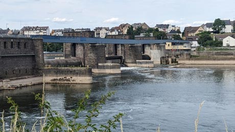 Moselwehr in Koblenz Moselwehr in Koblenz