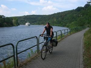 Radler auf dem Mosel-Radweg