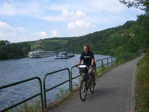 Radler auf dem Mosel-Radweg