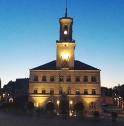 Rathaus Schneeberg bei Nacht