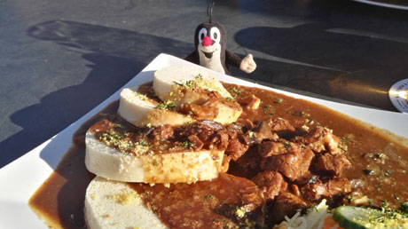 Gulasch mit Knödeln im Schweizerhof Neuclausnitz Gulasch mit Knödeln im Schweizerhof Neuclausnitz