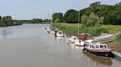 Schiffe auf der Oste