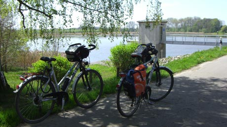 Pleiße-Radweg bei Windischleuba Pleiße-Radweg bei Windischleuba