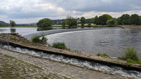 Regenwehr hinter der Badestelle Regenwehr hinter der Badestelle