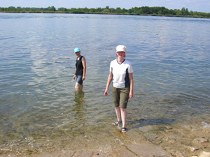 Füße kühlen im Rhein