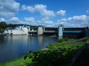 Wehr mit Schleuse