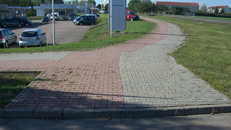 Kanten im Radweg bei Helbra