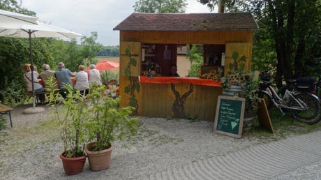Weinhütte am Saaleradweg Weinhütte am Saaleradweg