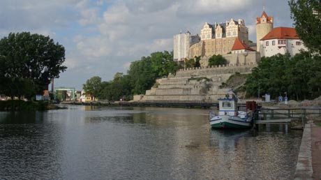 Bernburger Schloss und Fähre Bernburger Schloss und Fähre