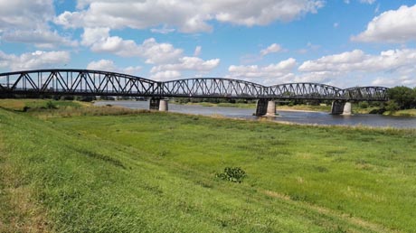 Barby Kanonanbahnbrücke über die Elbe