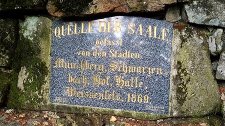 Saalequelle Steintafel