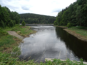 Saaleradweg am Stausee Saaleradweg am Stausee