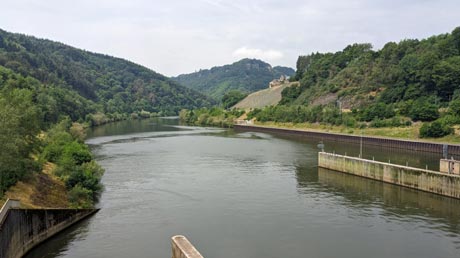 Saar an der Schleuse Serrig