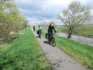 Radweg auf Geraradweg
