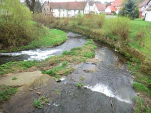 Unstrutblick von der Brücke in Helmsdorf