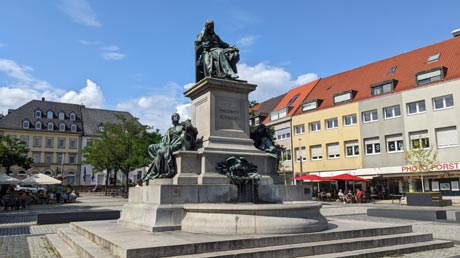 Schweinfurt Rathaus Friedrich-Rückert-Denkmal Schweinfurt Friedrich-Rückert-Denkmal